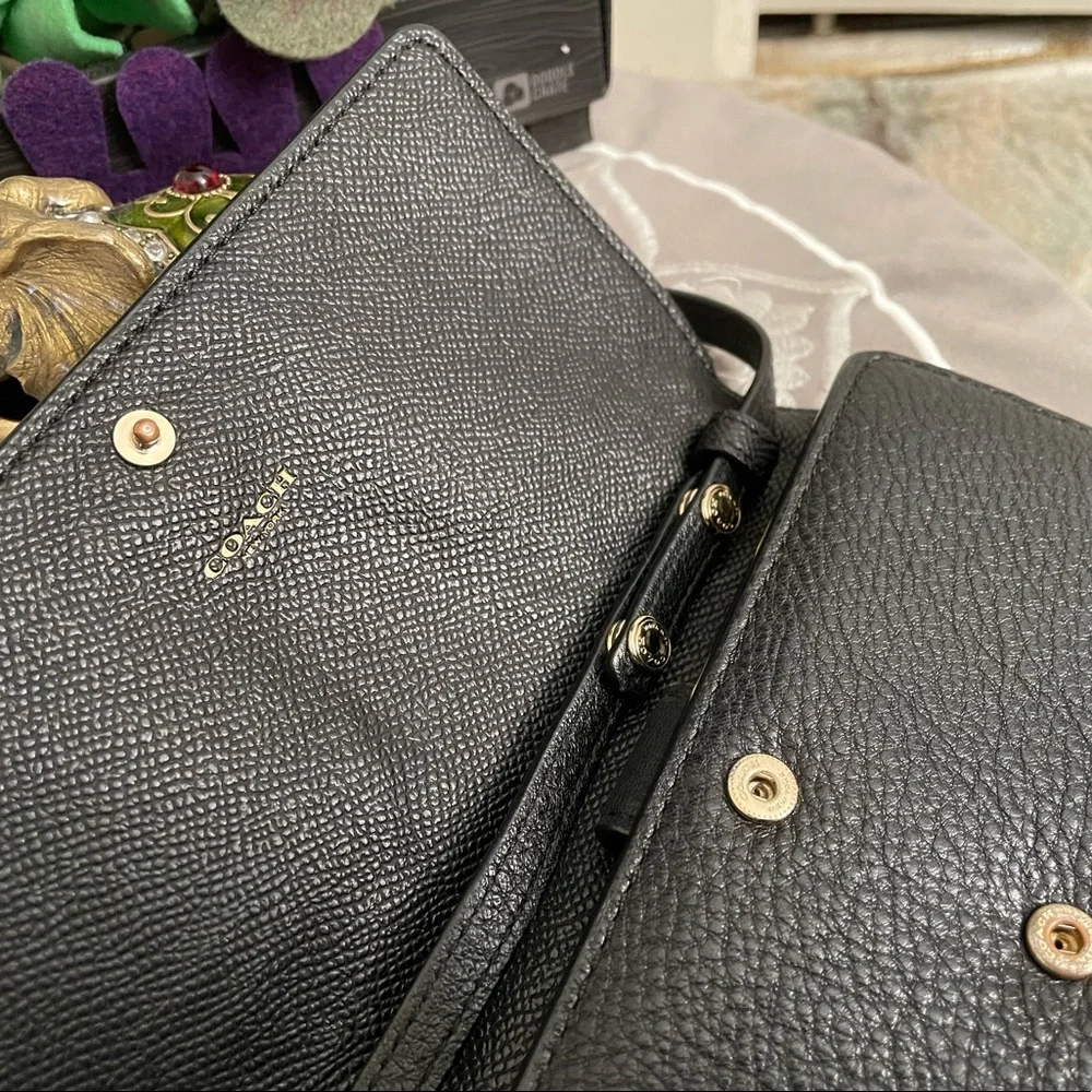 Coach Wristlet Wallet / Smartphone Crossbody - Picture 5 of 14